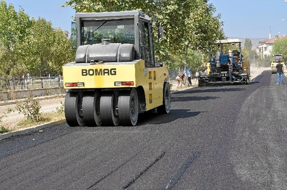 Ardahan\'da Sıcak Asfalt Çalışması