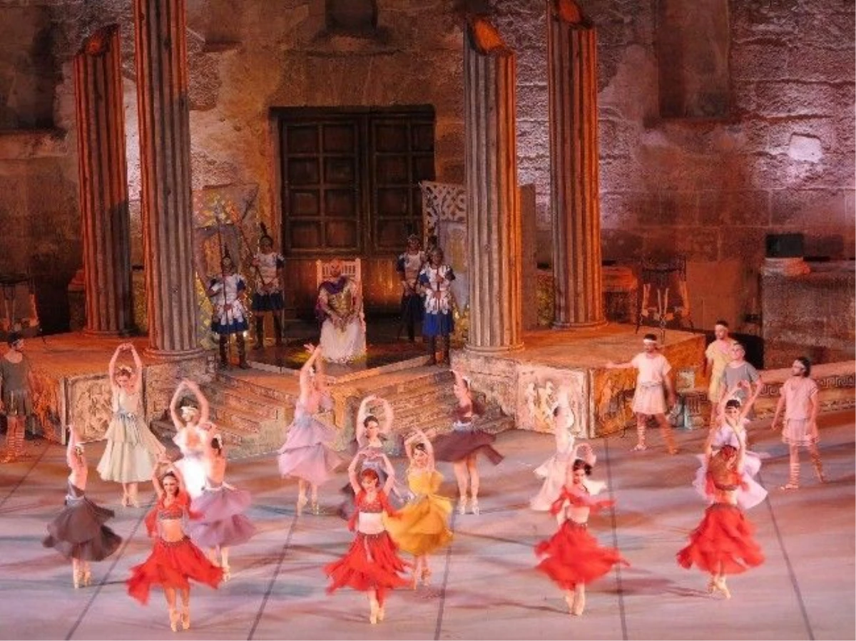 Aspendos Tiyatrosu\'nun Öyküsü Bale Sahnesinde
