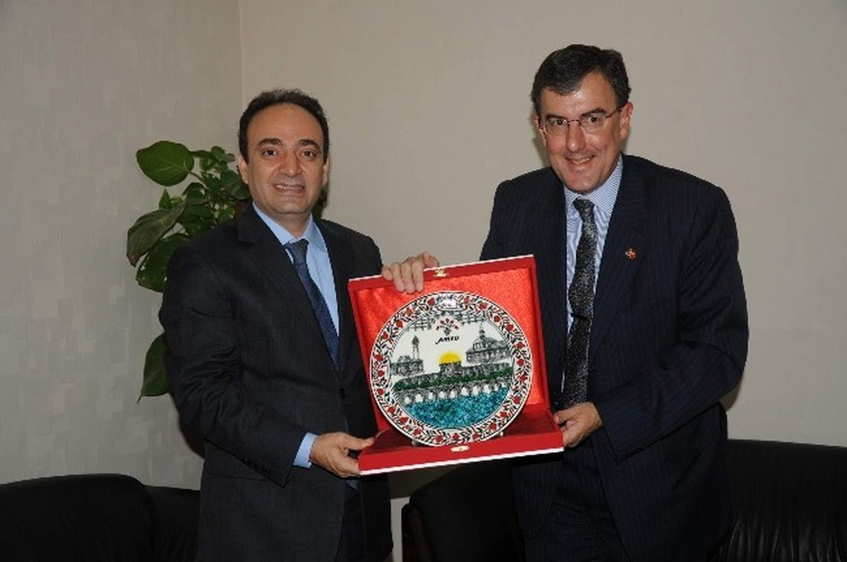 Avustralya Büyükelçisi\'nden Baydemir\'e Ziyaret