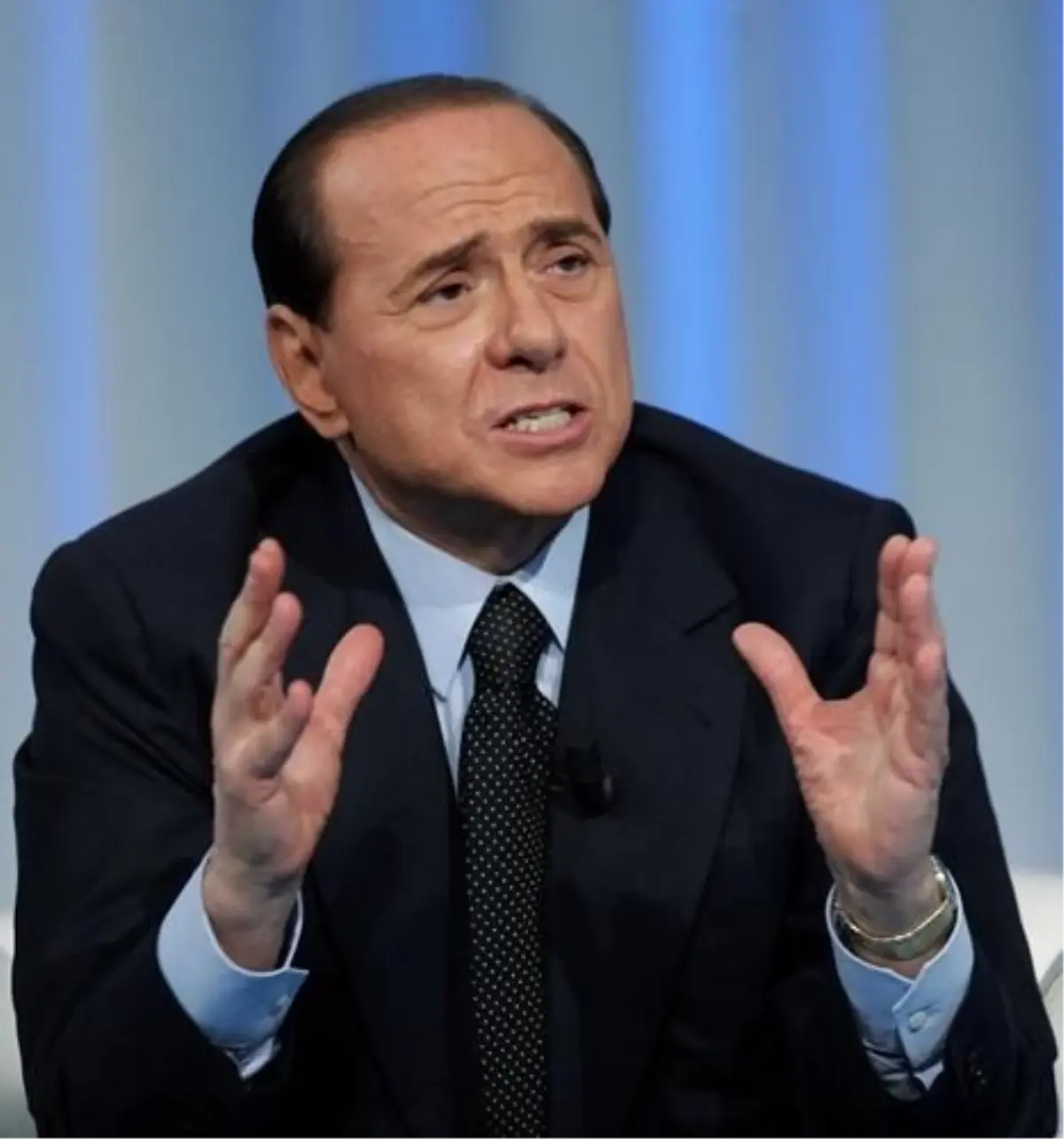 Berlusconi\'ninödeyeceği Nafaka 3 Milyon Euro\'dan 1.4 Milyona İndirildi