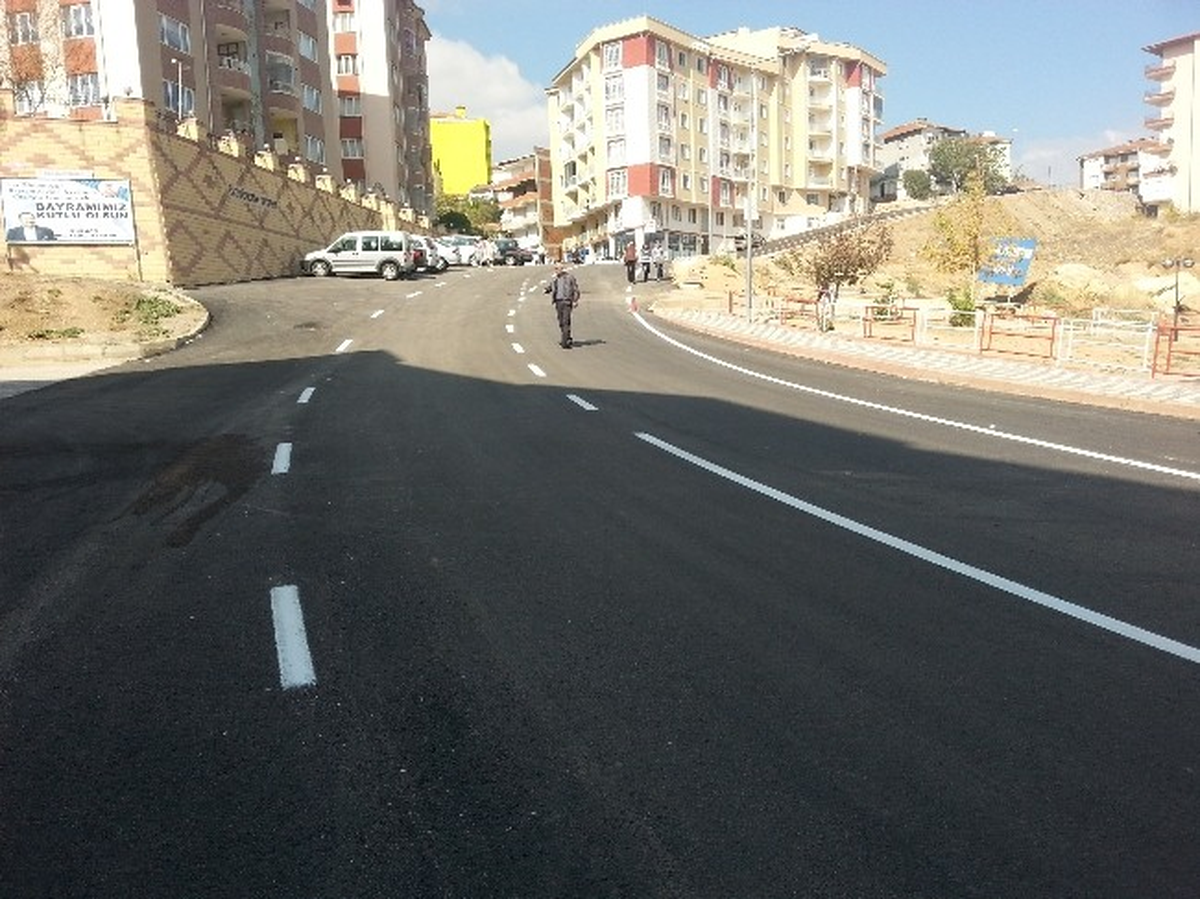 Bilecik\'te Asfalt Yollarda Çizgi Çalışması