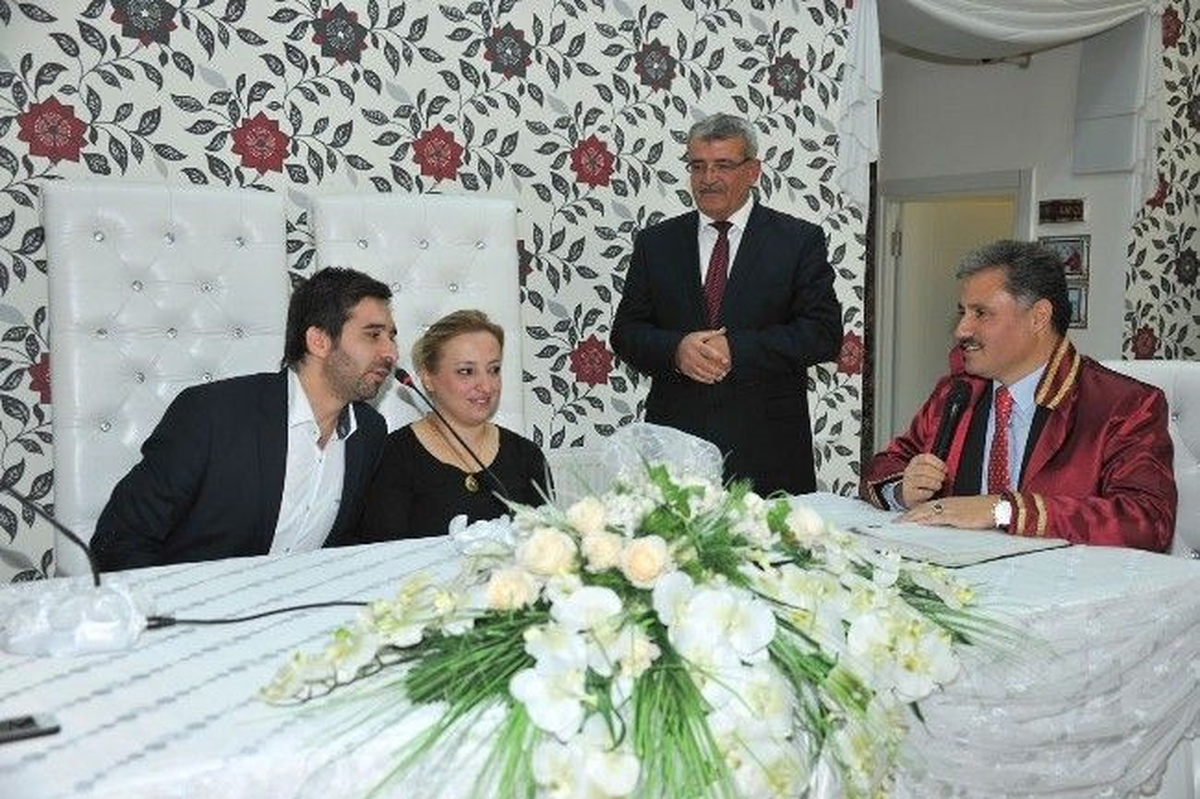 Çakır İki Çiftin Nikahını Kıydı