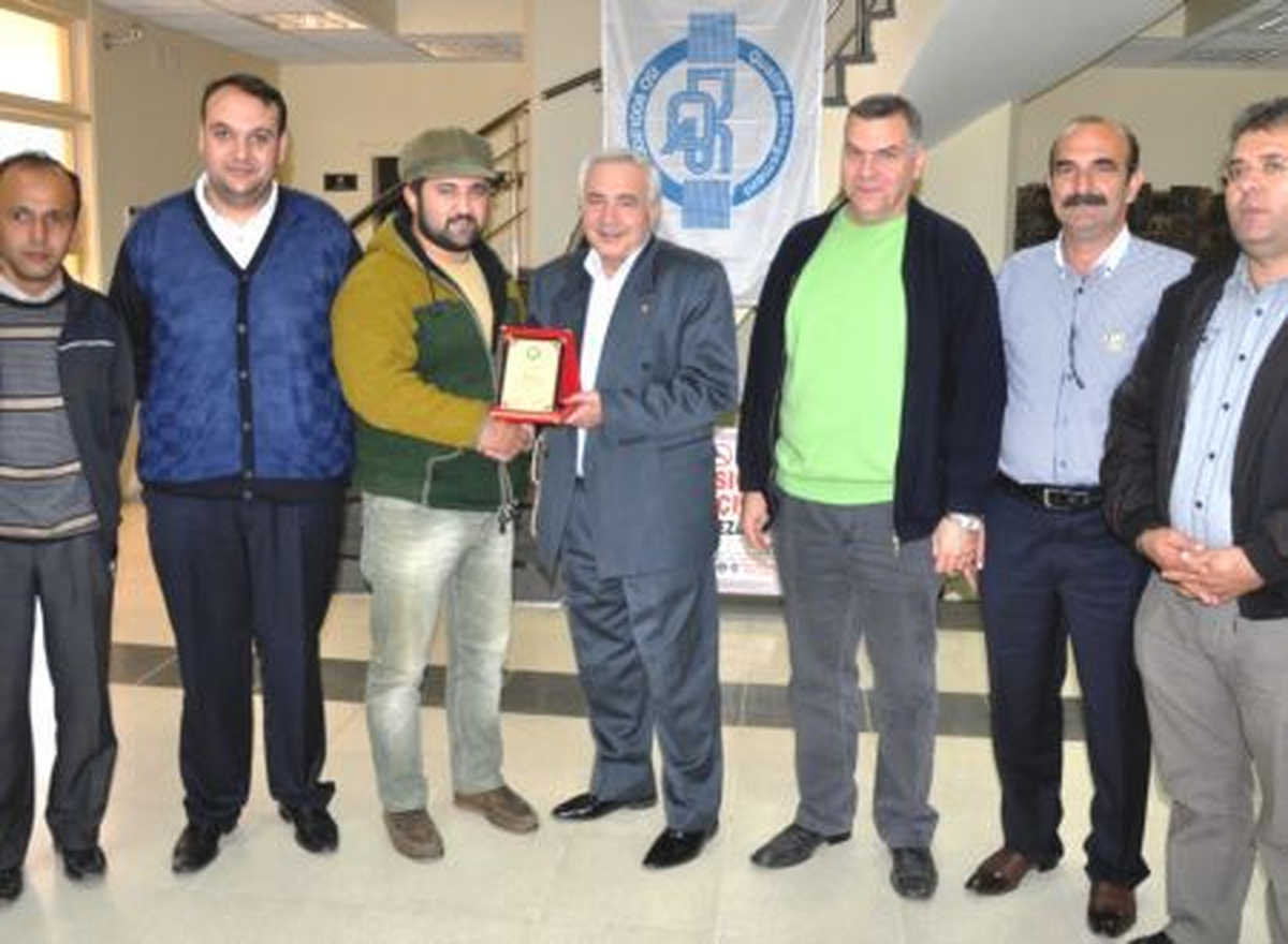 Dünya 3\'ncüsü Olan Okçuya Ticaret Borsası\'ndan Plaket