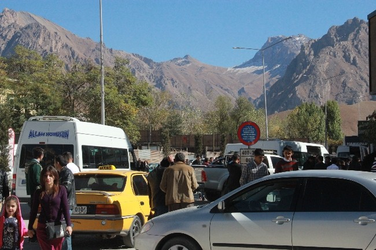 Hakkari\'de Minibüslere Fazla Yolcu Bindirme Sorunu