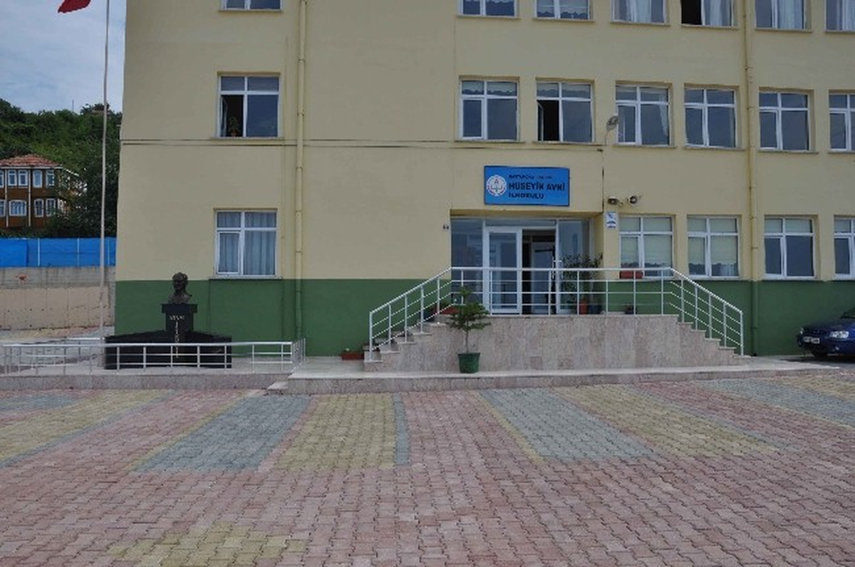 İnebolu Belediyesi, Okul Bahçesi Yeniledi