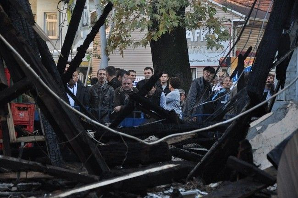 İnegöl\'de Kapalı Çarşıdaki Yangın