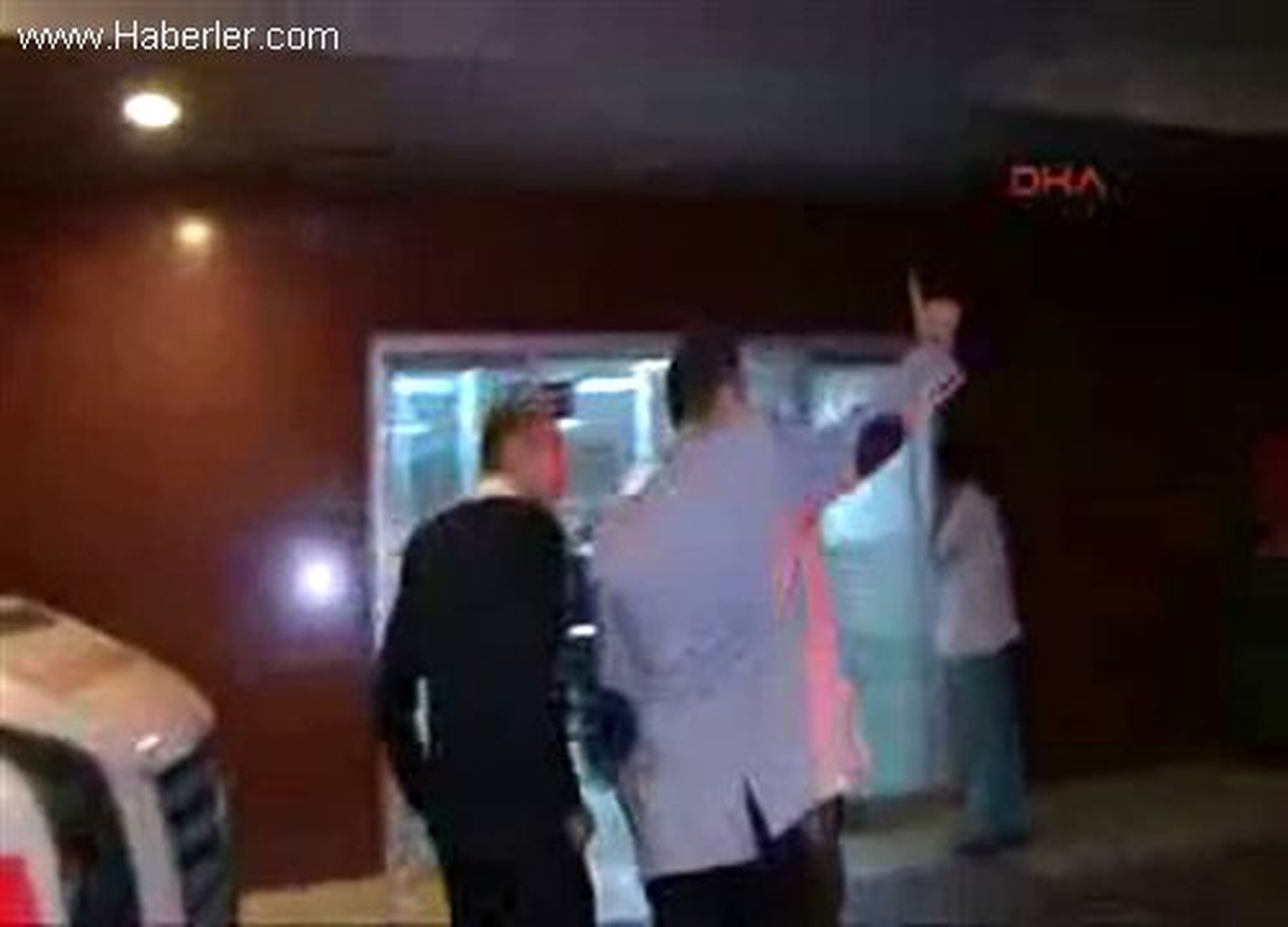 * İstanbul Atatürk Havalimanı İçhatlar Geliş Terminali Önünde 30 Yaşındaki İlyas Ugar Uğradığı...