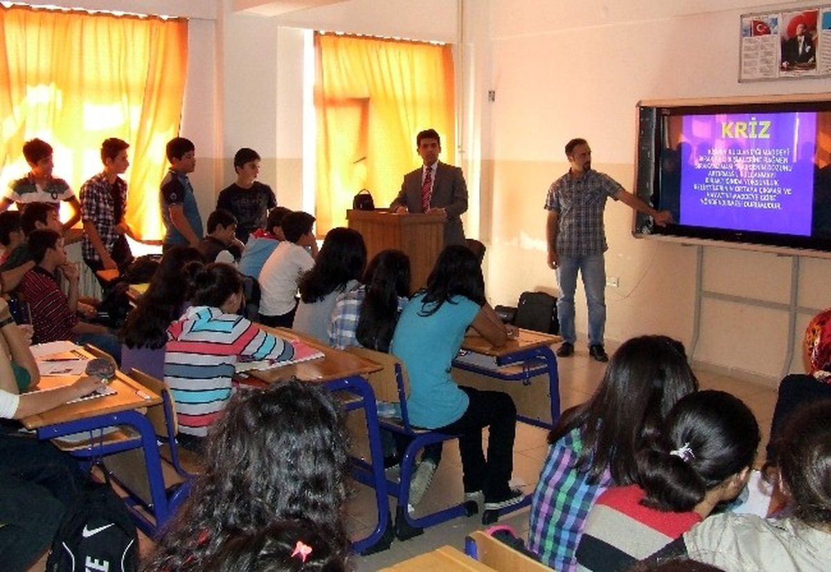 Jandarma\'dan \'Uyuşturucu ve Zararları\' Konulu Seminer