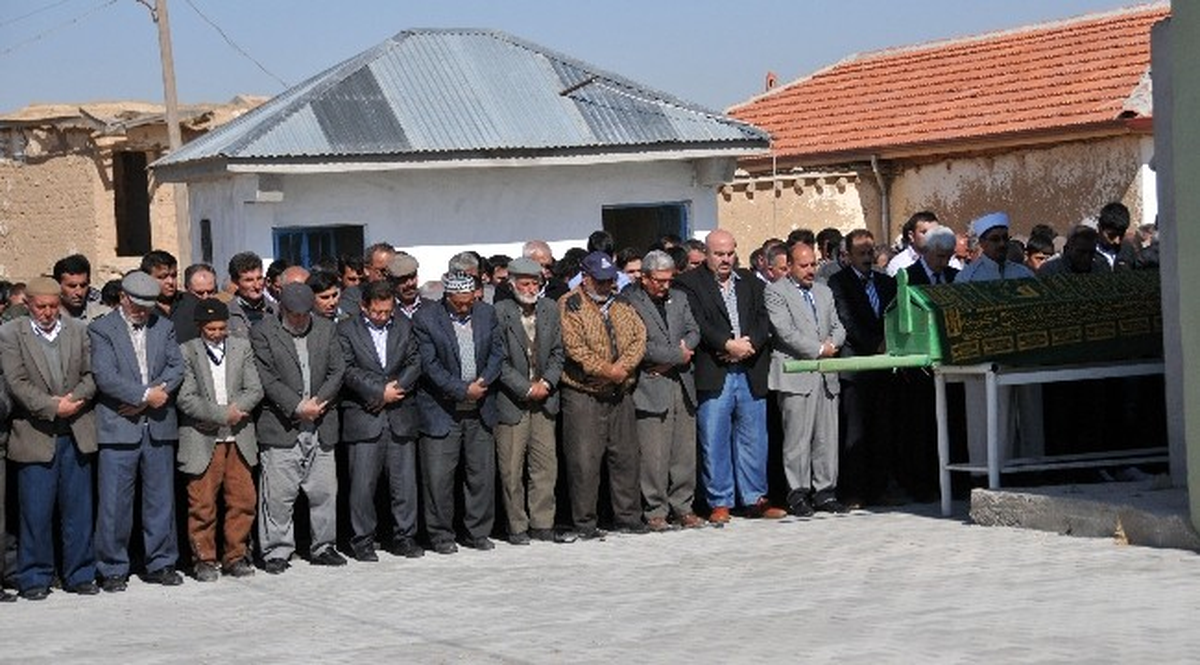 Karaman\'da İntihar Eden Muhtar Son Yolculuğuna Uğurlandı