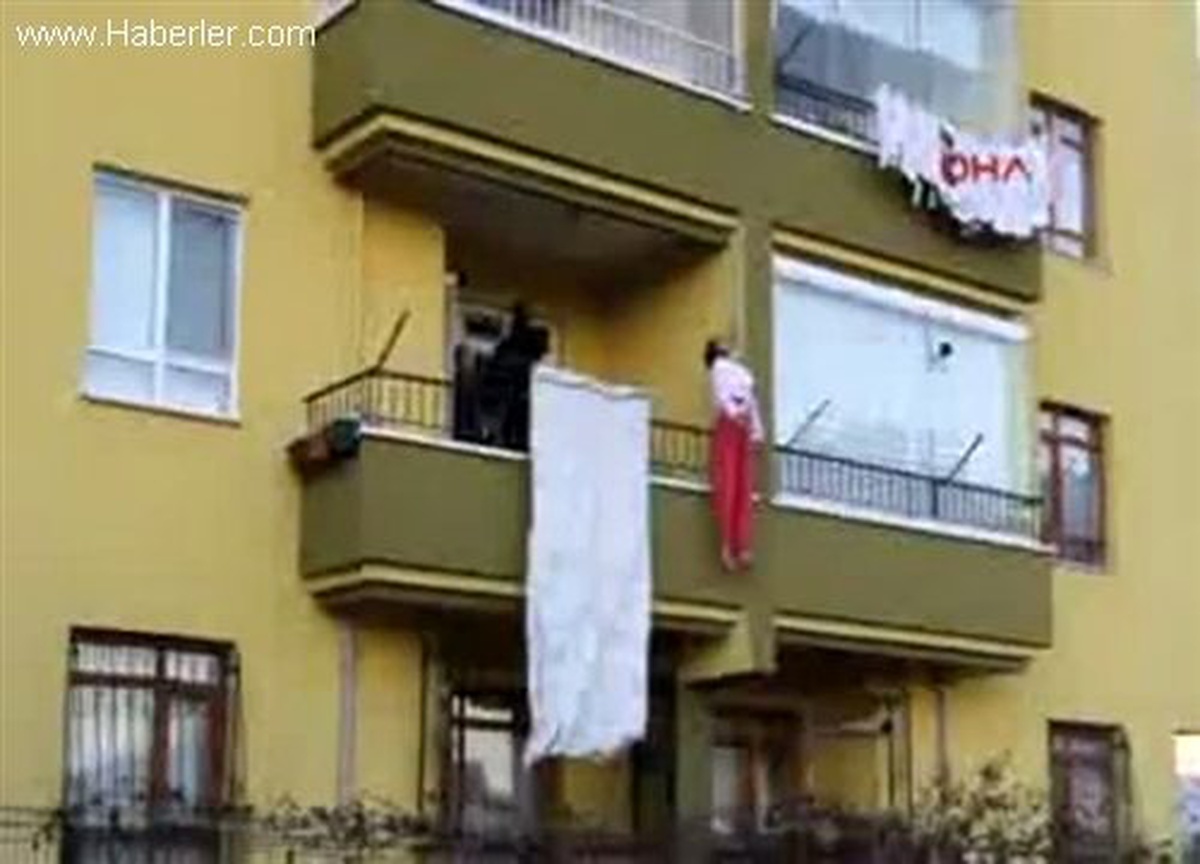Ankara\'da Kocasının Boğazını Uyurken Kesti