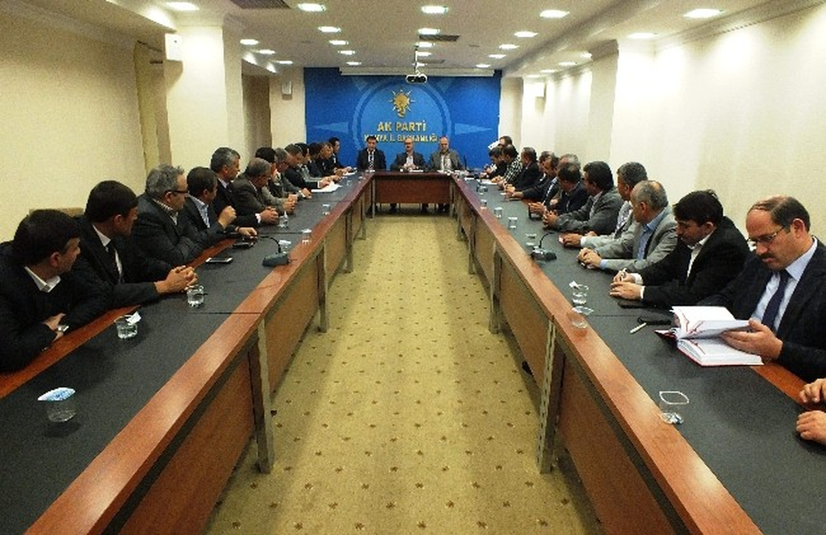 Konya\'da AK Parti İlçe Başkanları Toplandı