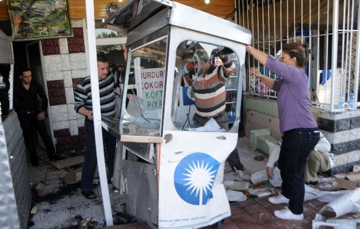 Küçük Sürücü Üç Kişiyi Yaraladı