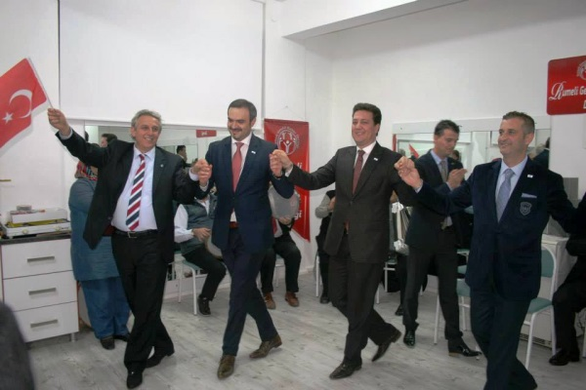 Makedon Bakan Saracini Bursa\'da Halay Çekti