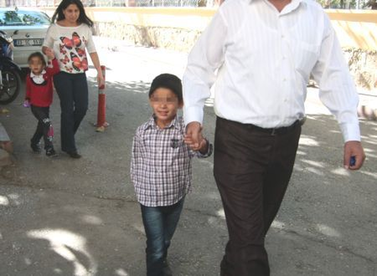 Mersin\'de Evlerinde Kilitli Kalan Üç Kardeş