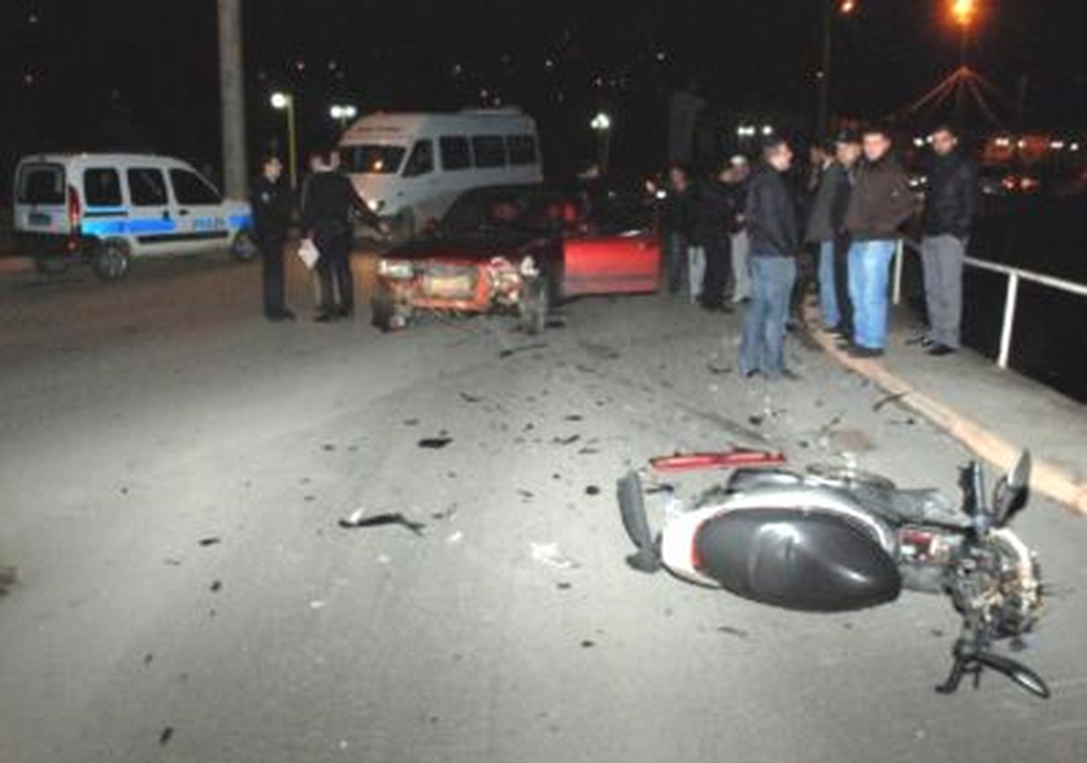 Mersin\'de Otomobille Motosiklet Çarpıştı: 1 Yaralı