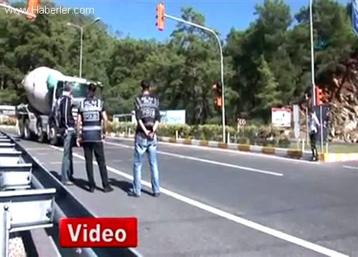 Muğla\'da, Uyuşturucuyla Balkondan Atlarken Yakayı Ele Verdiler