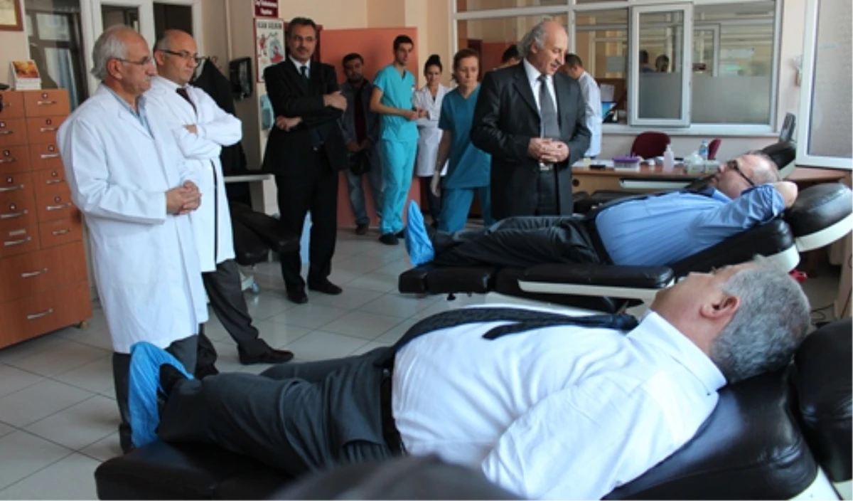 Necmettin Erbakan Üniversitesi Rektörü, Kan Bağışı Yaptı