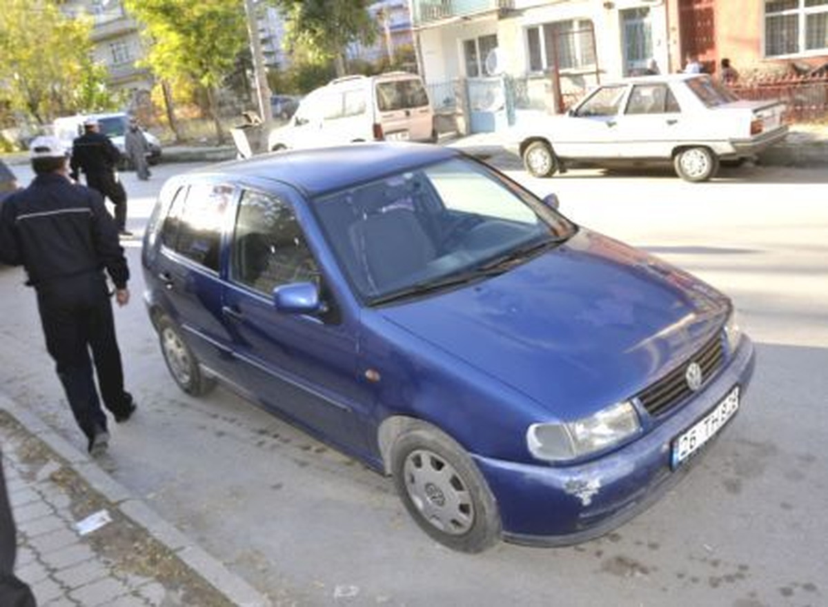Kütahya\'da Otomobil 3 Yaşındaki Çocuğa Çarpıp Yaraladı