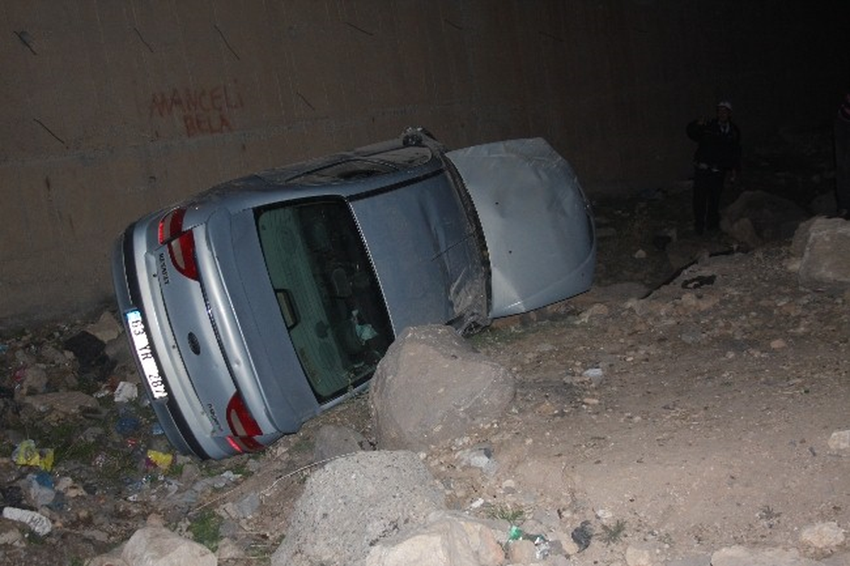 Otomobil Şarampole Uçtu: 6 Yaralı