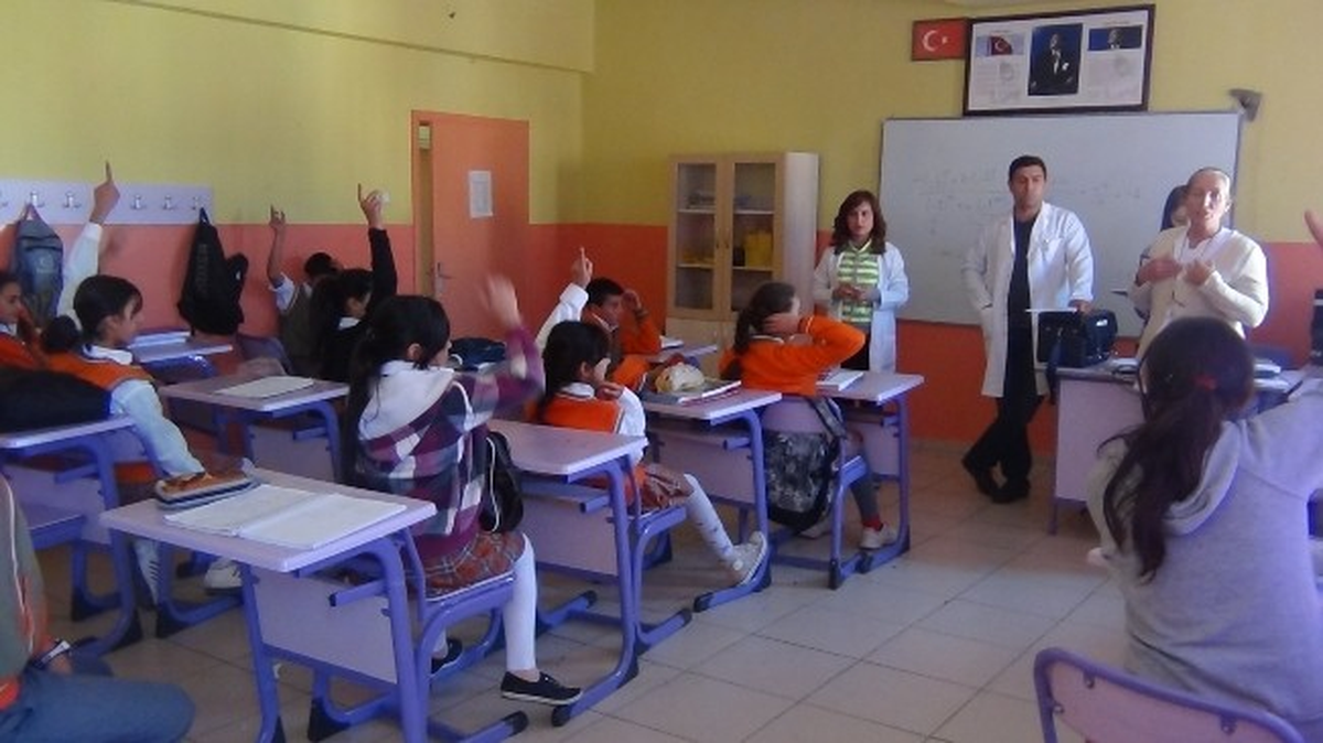 Ovacık\'ta Okullarda Su Çiçeği Taraması Yapıldı