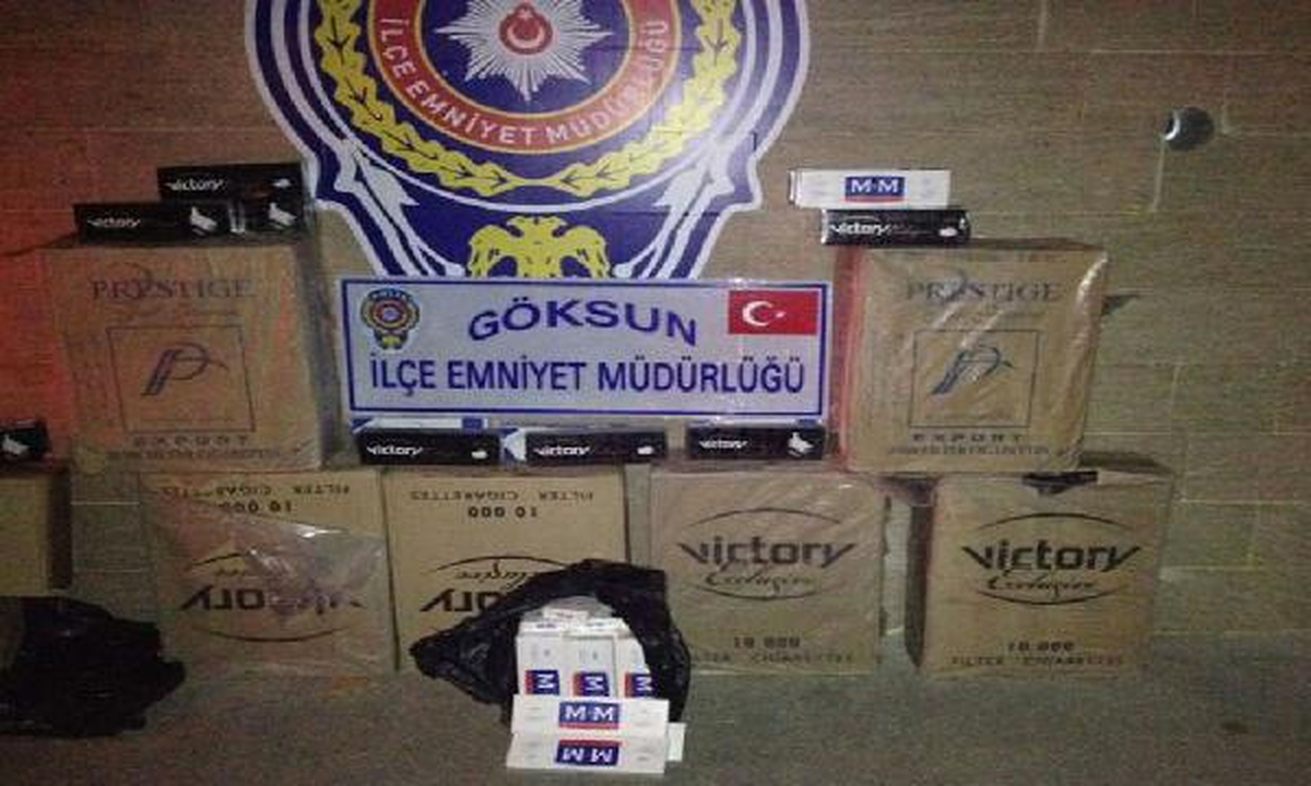 Polisin Kovaladığı Otomobilden Kaçak Sigara Çıktı