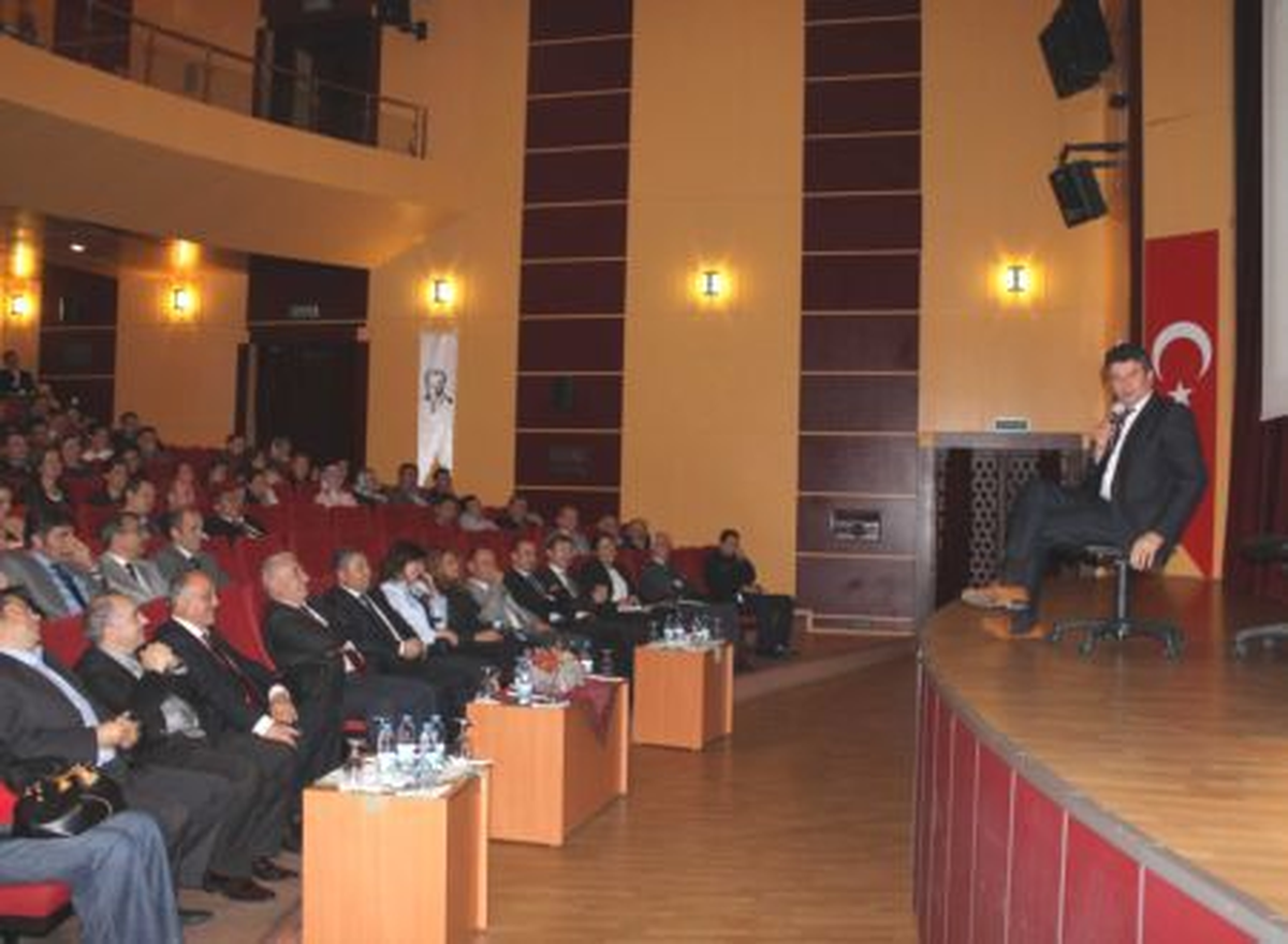 Polislere "Aile İçi İletişim" Konferansı Verildi