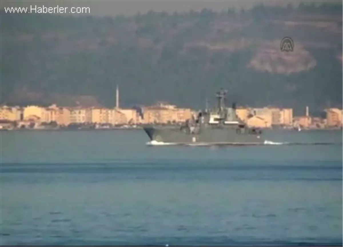 Rus Donanmasına ait iki gemi, Çanakkale Boğazı\'ndan geçti