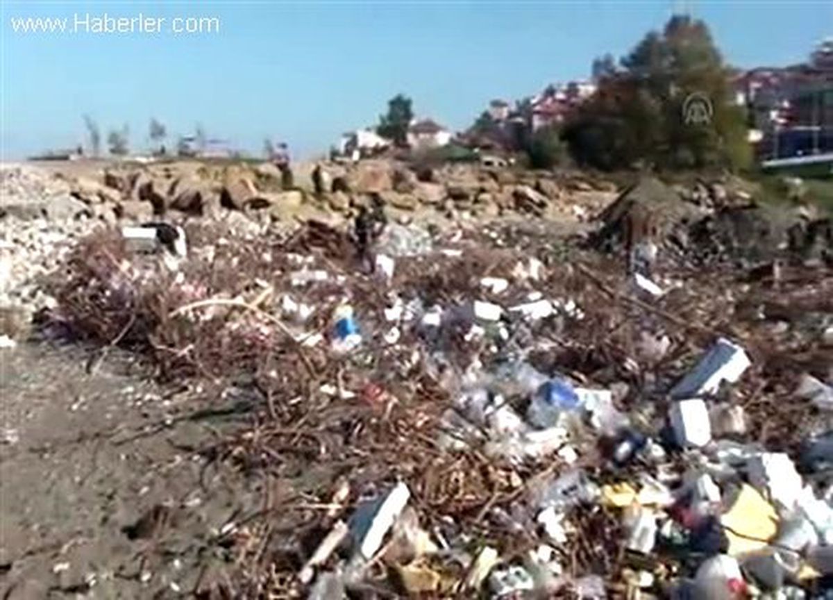 Sahilden 40 ton evsel atık toplandı