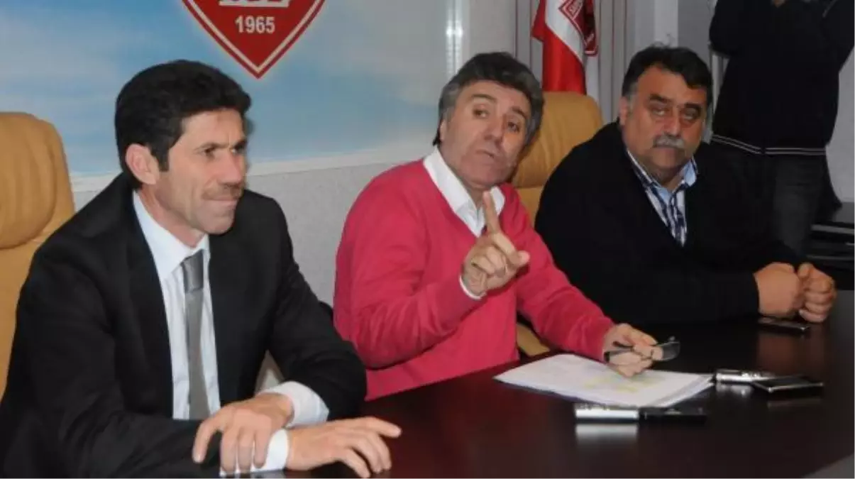 Samsunspor Başkanı: "Tanju Çolak\'ın İddiaları Yalan"