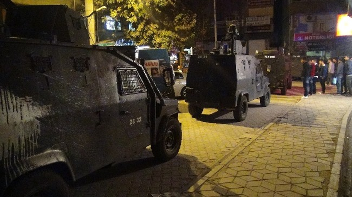 Şırnak\'ta Araç Yakma Operasyonu: 14 Gözaltı