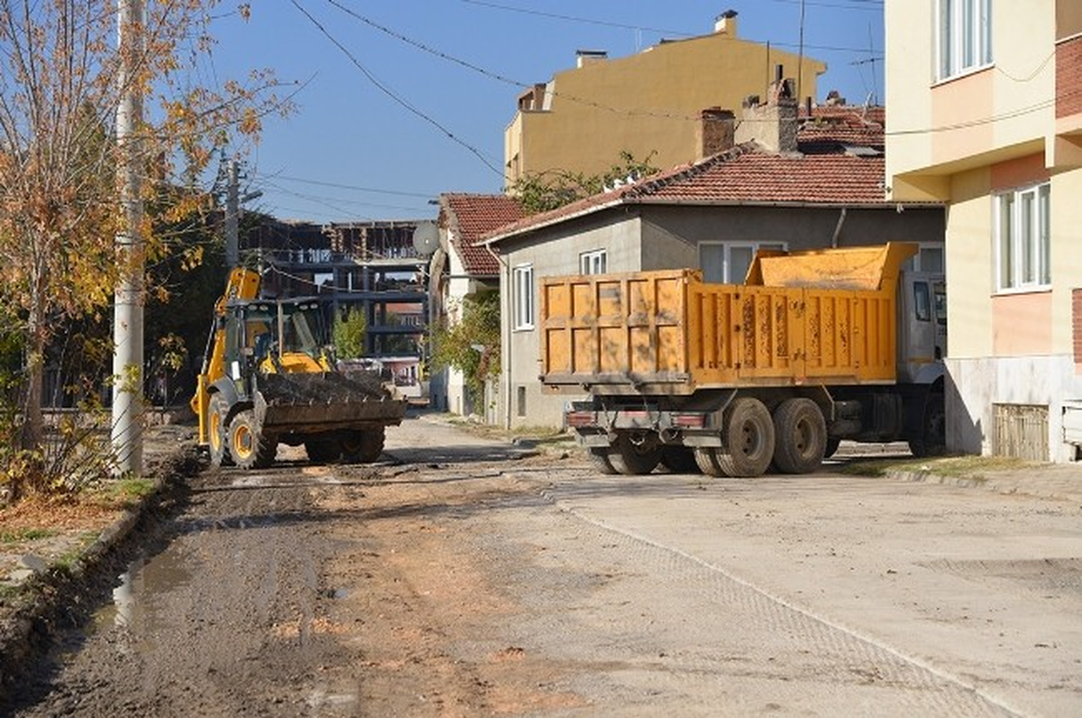 Tepebaşı\'nda Sokaklar Kışa Hazırlanıyor