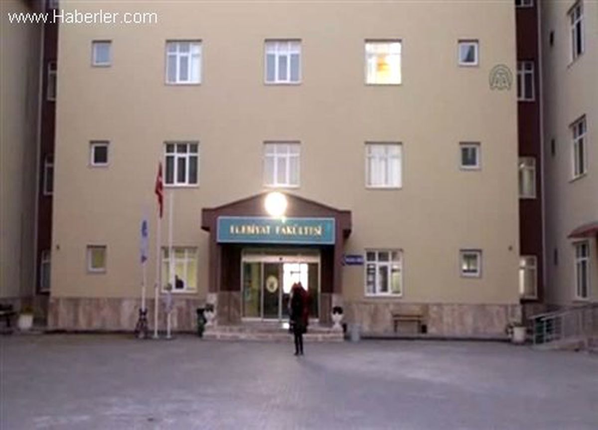 Van depreminin 2. yıldönümü YYÜ Sosyoloji Bölümü Öğretim Üyesi Parin