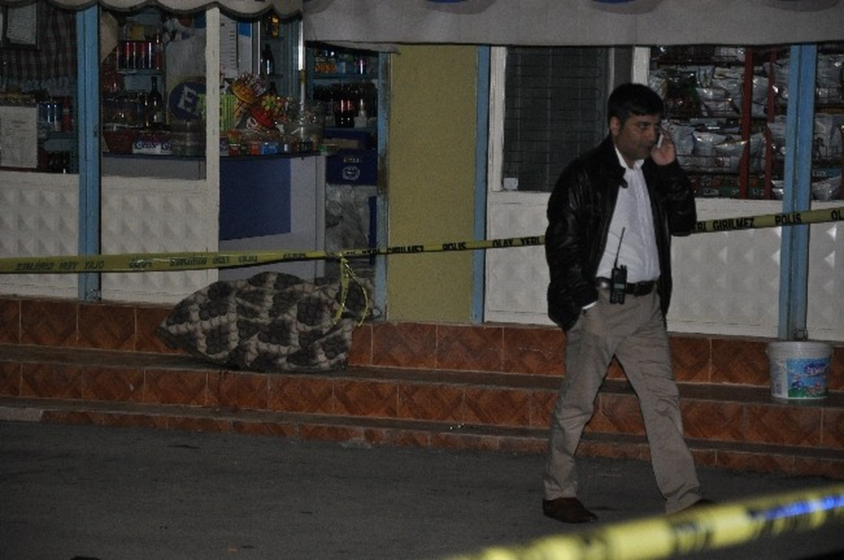 Adana\'da Karı Koca Boğazları Kesilmiş Halde Bulundu