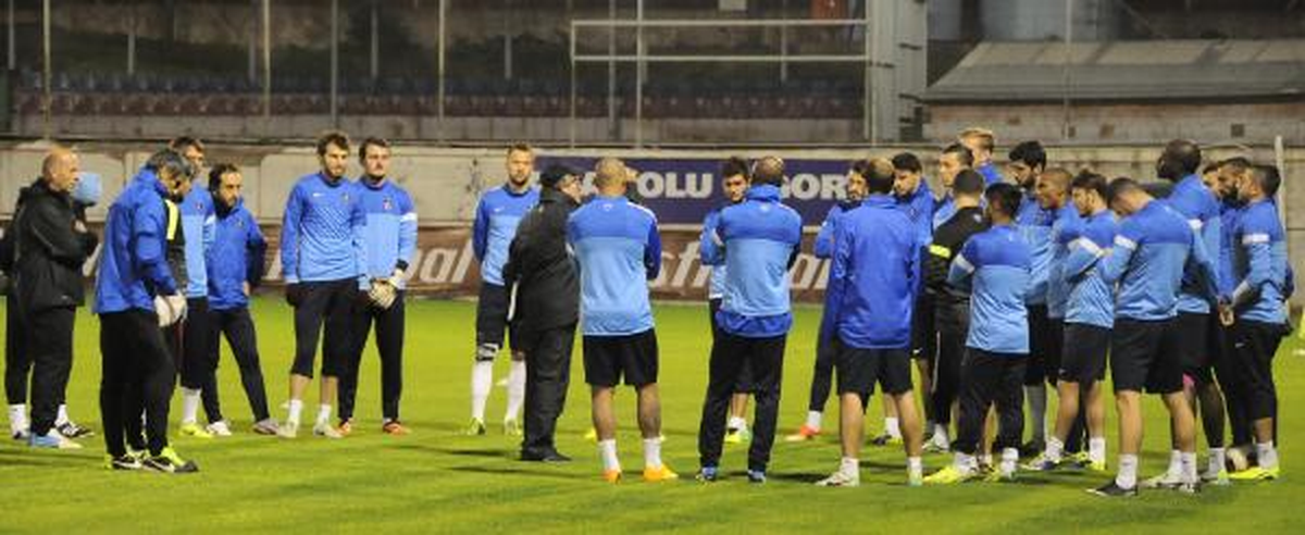 Akçay: "Taraftarlarımızın Gönüllerini Kazanmalısınız"