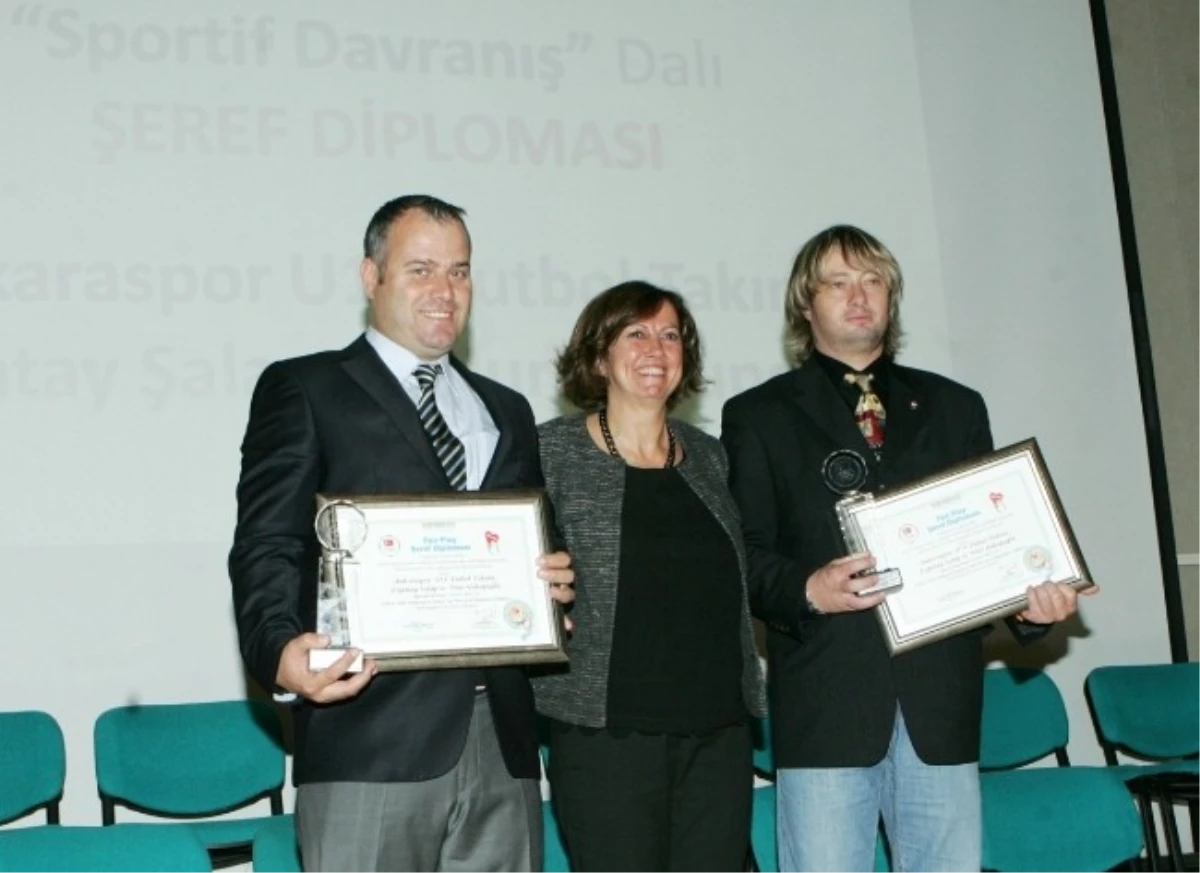Ankaraspor\'a Sportif Davranış Dalında Şeref Diploması Verildi