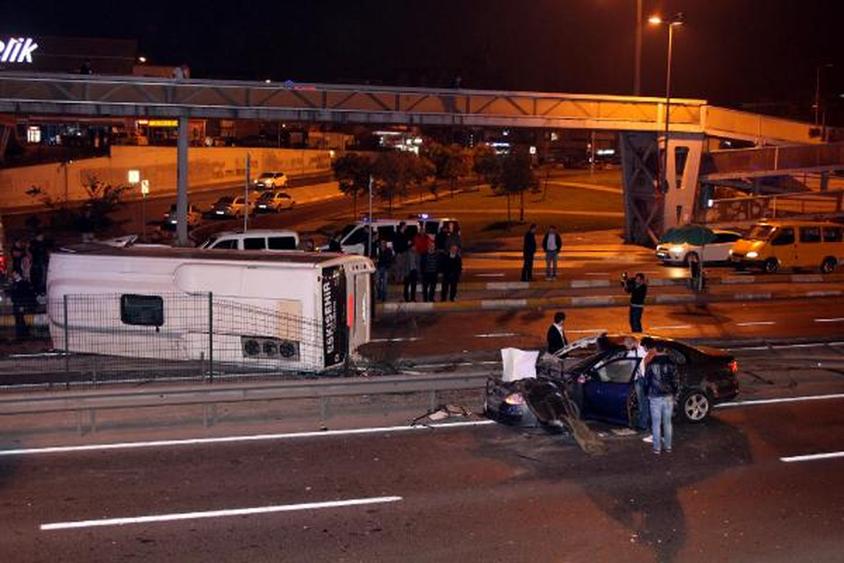 İstanbul Bahcelievler\'de Zincirleme Kaza: 3 Yaralı