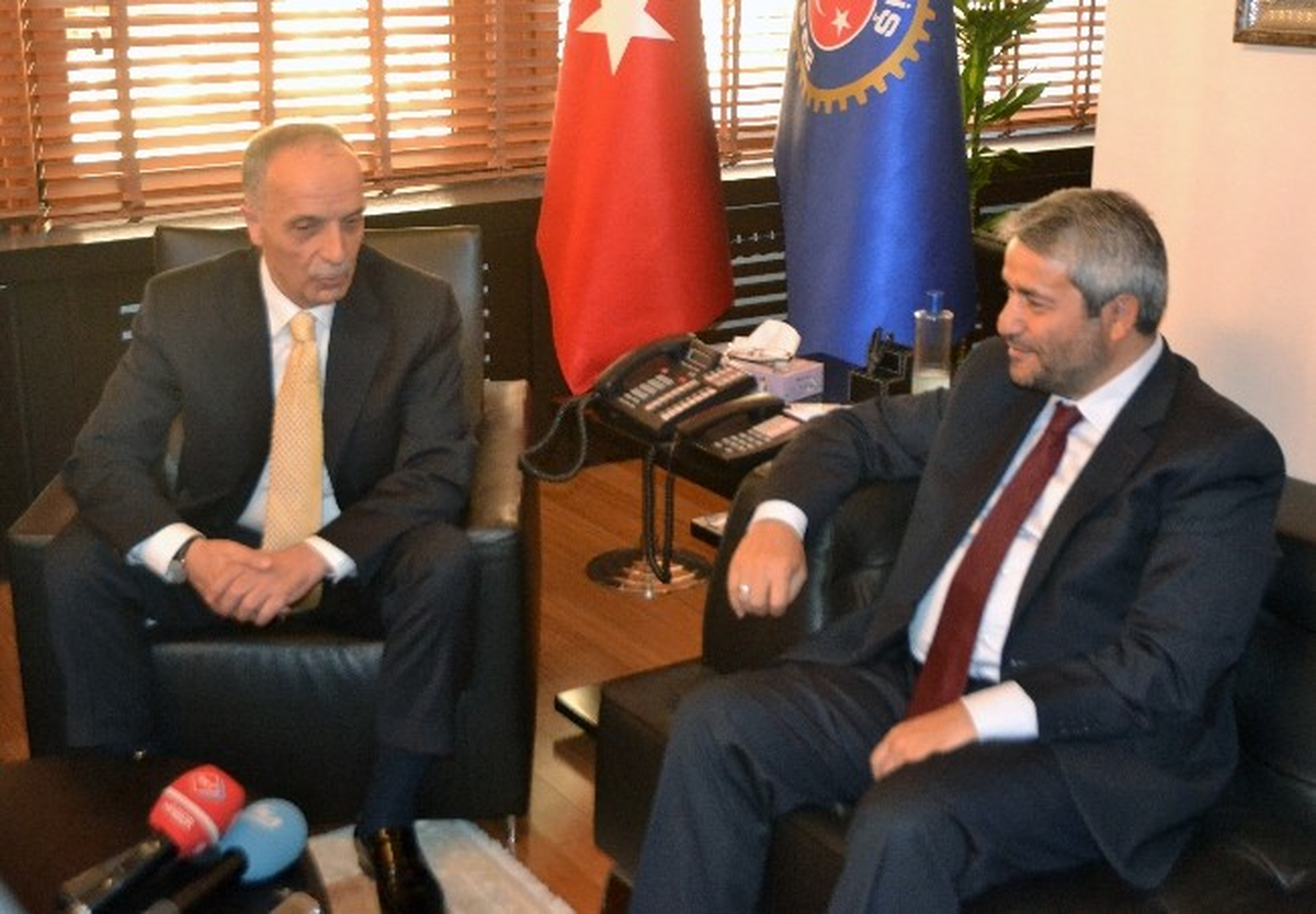 Bakan Ergün, Türk-İş Genel Başkanı Ergün Atalay\'ı Makamında Ziyaret Etti
