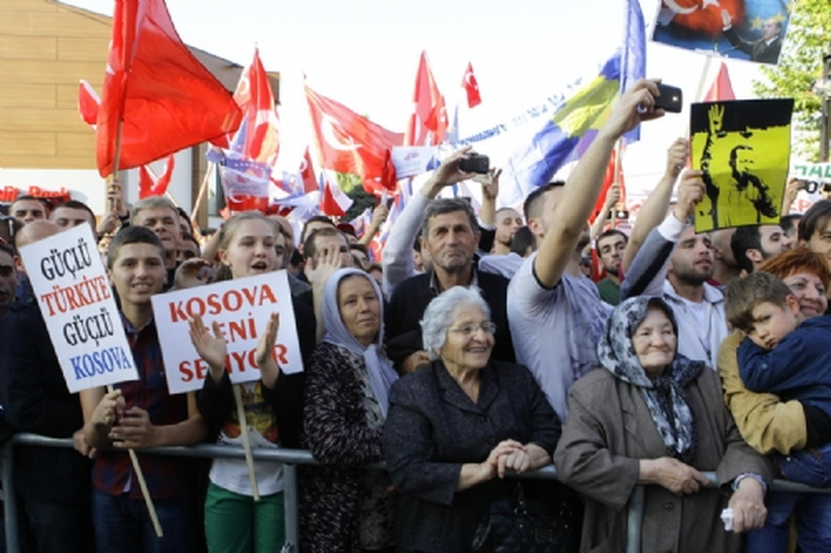 Erdoğan\'a Kosovalılardan Coşkulu Karşılama