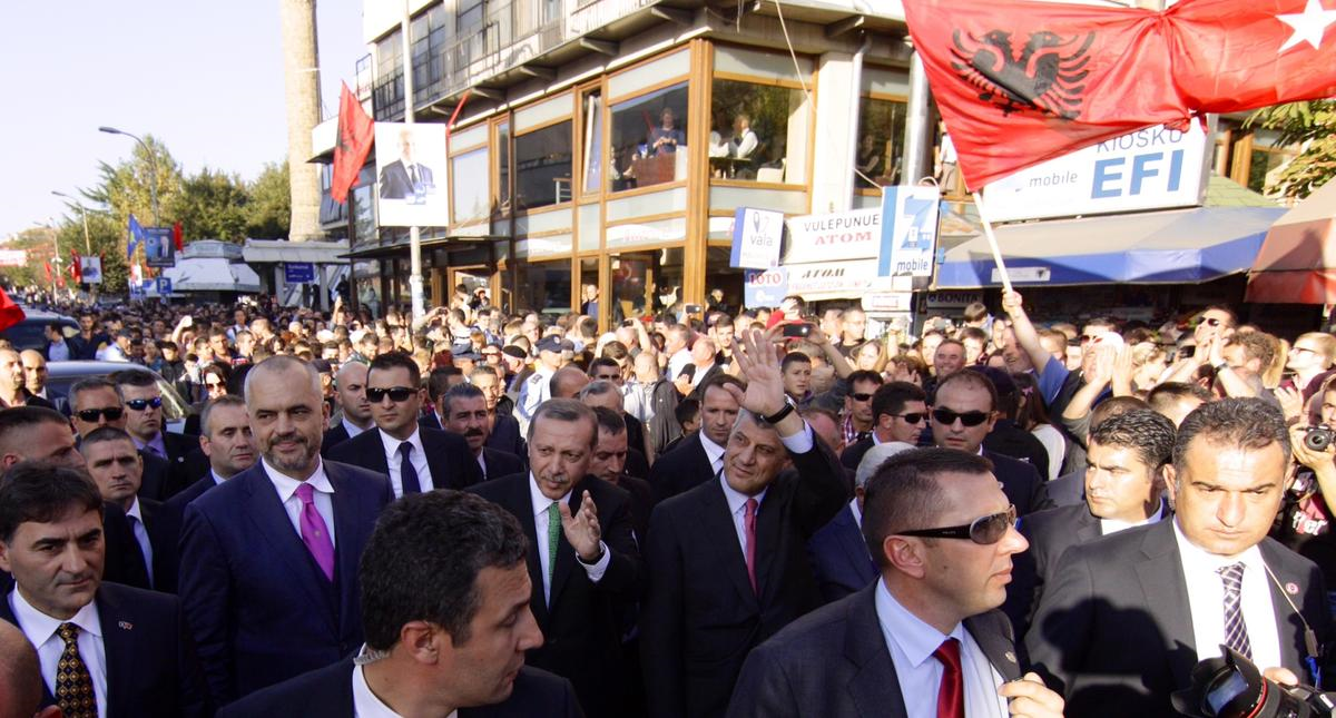 Başbakan Erdoğan\'a Prizren\'de Sevgi Seli