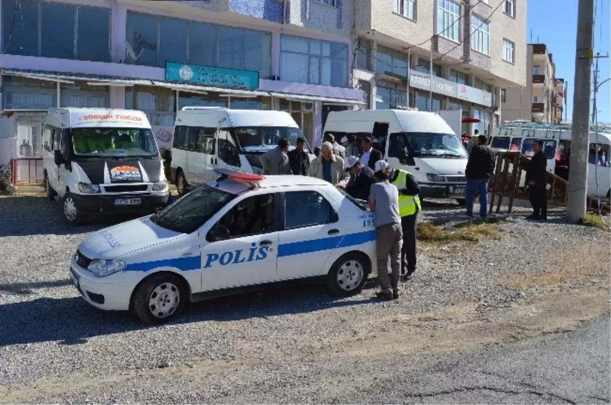 Besni'de Okul Servis Araçları Denetlendi