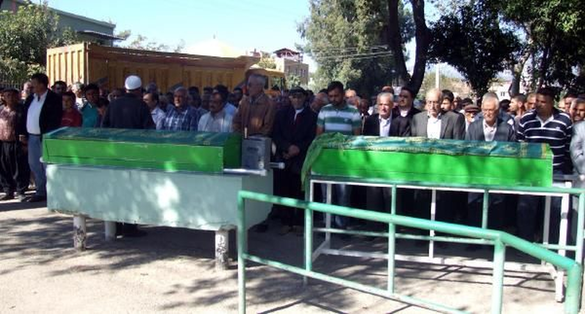 Bıçaklanarak öldürülen karı kocanın cenaze töreni