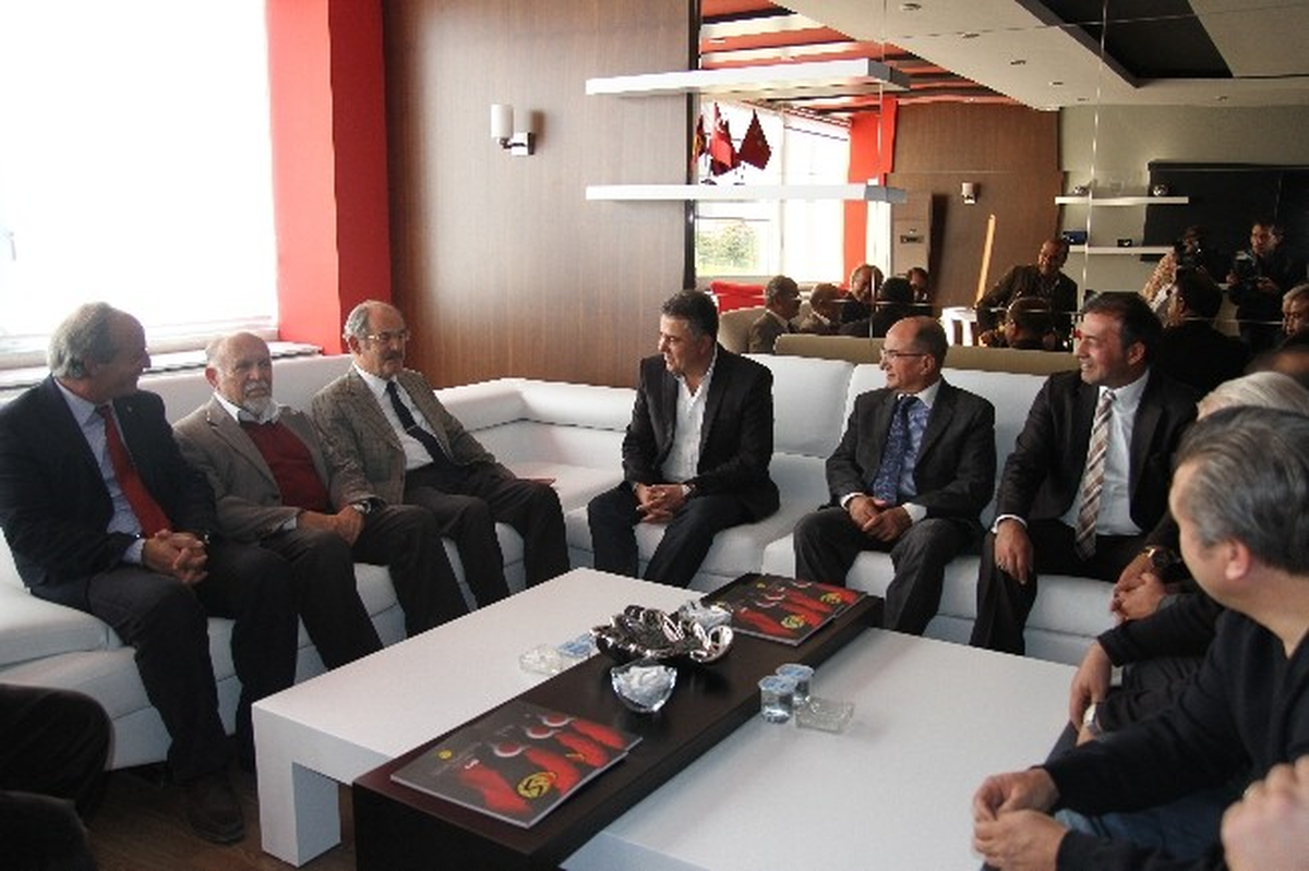 Büyükerşen, Eskişehirspor\'u Ziyaret Etti