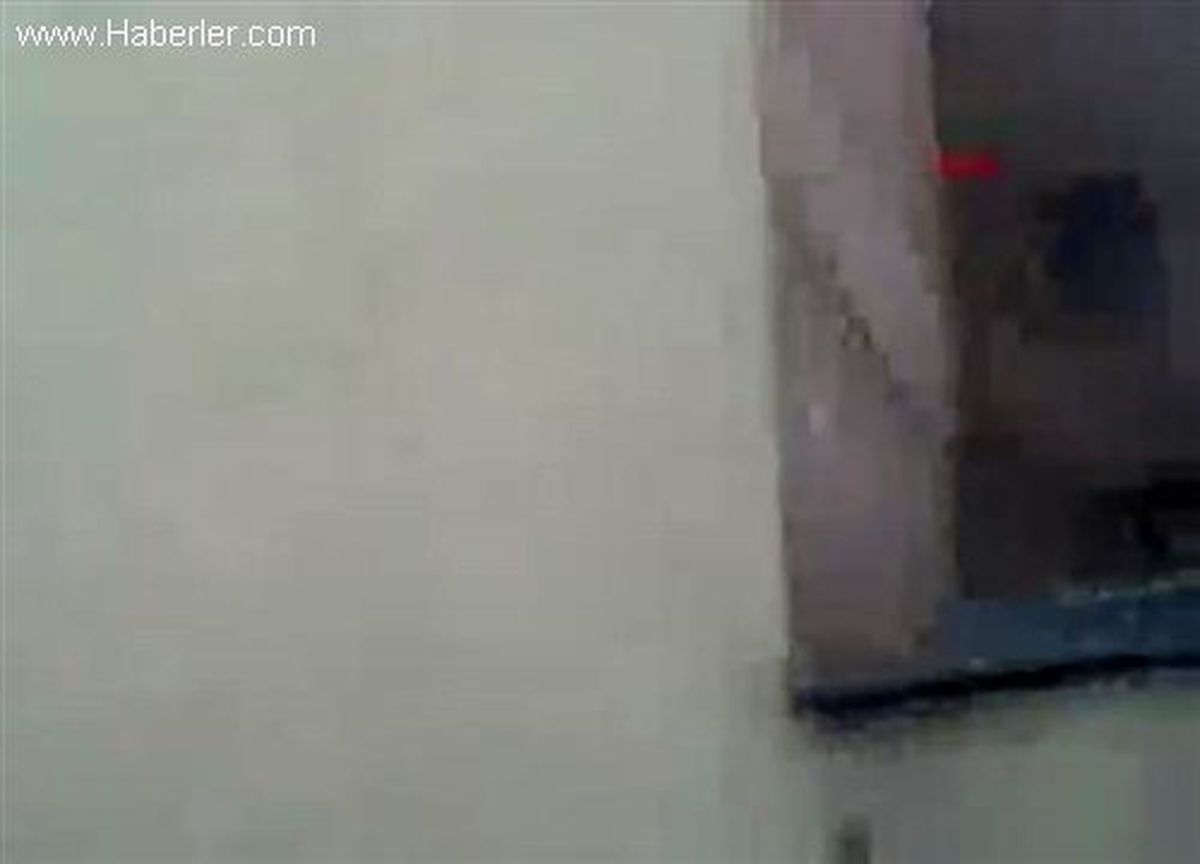 Çatıda Kedi Kurtarma Operasyonu