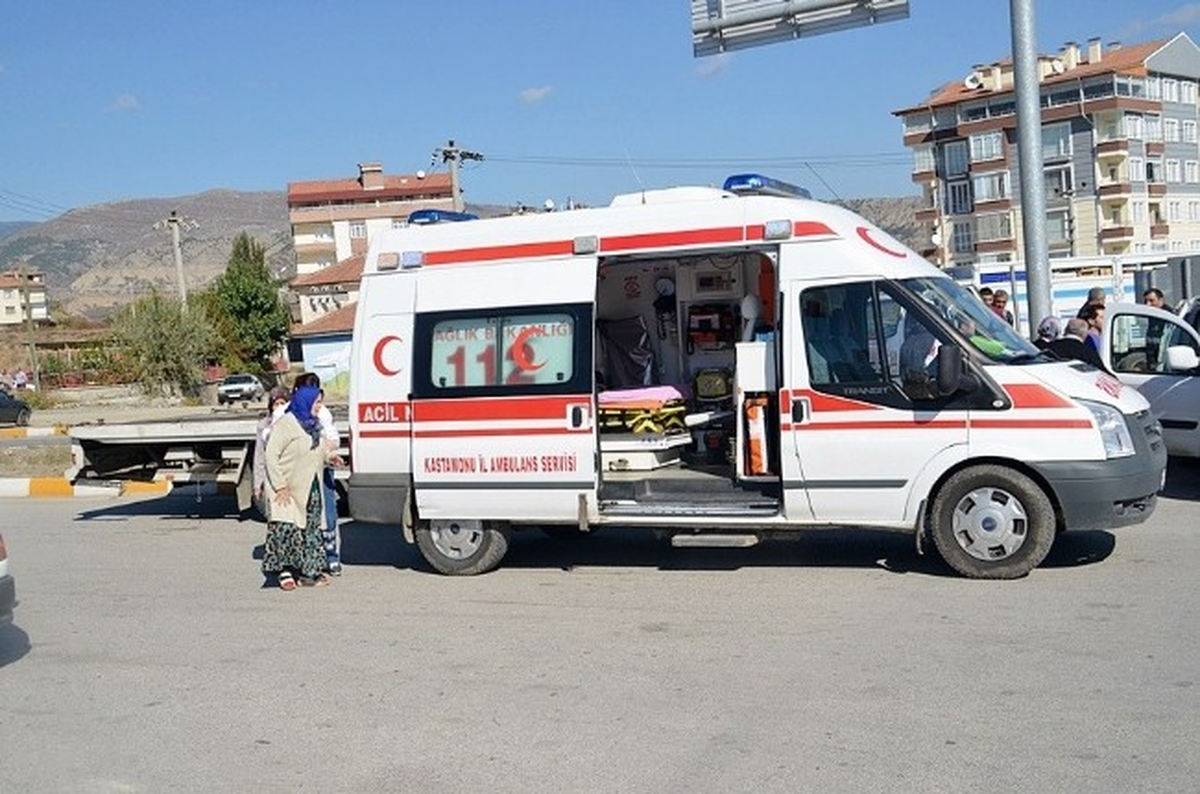 D-100 Kavşağında 2 Aile Ölümden Döndü