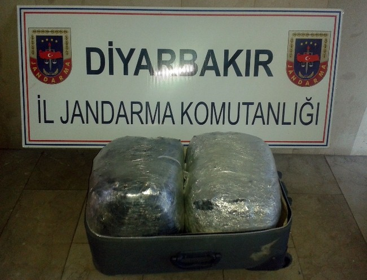 Diyarbakır\'da 20 Kilogram Esrar Ele Geçirildi