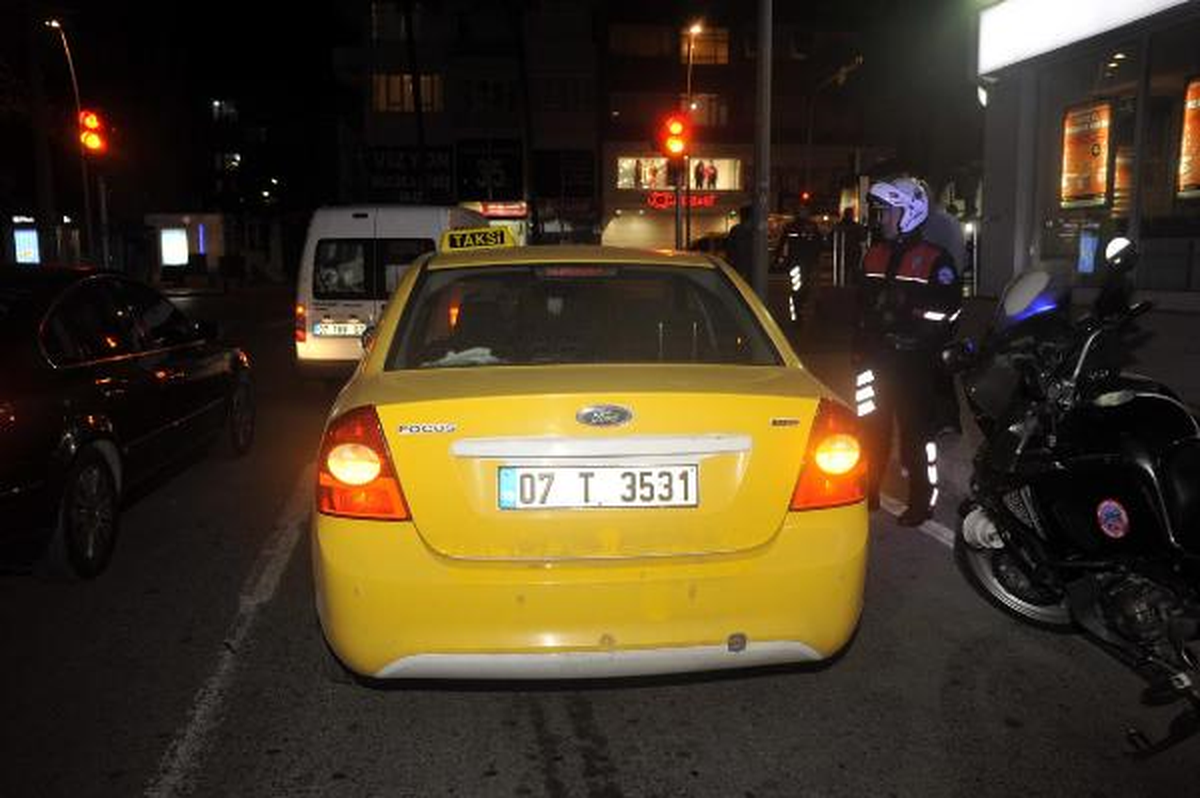 Antalya\'da Takside Yarım Kilo Esrar Bulundu
