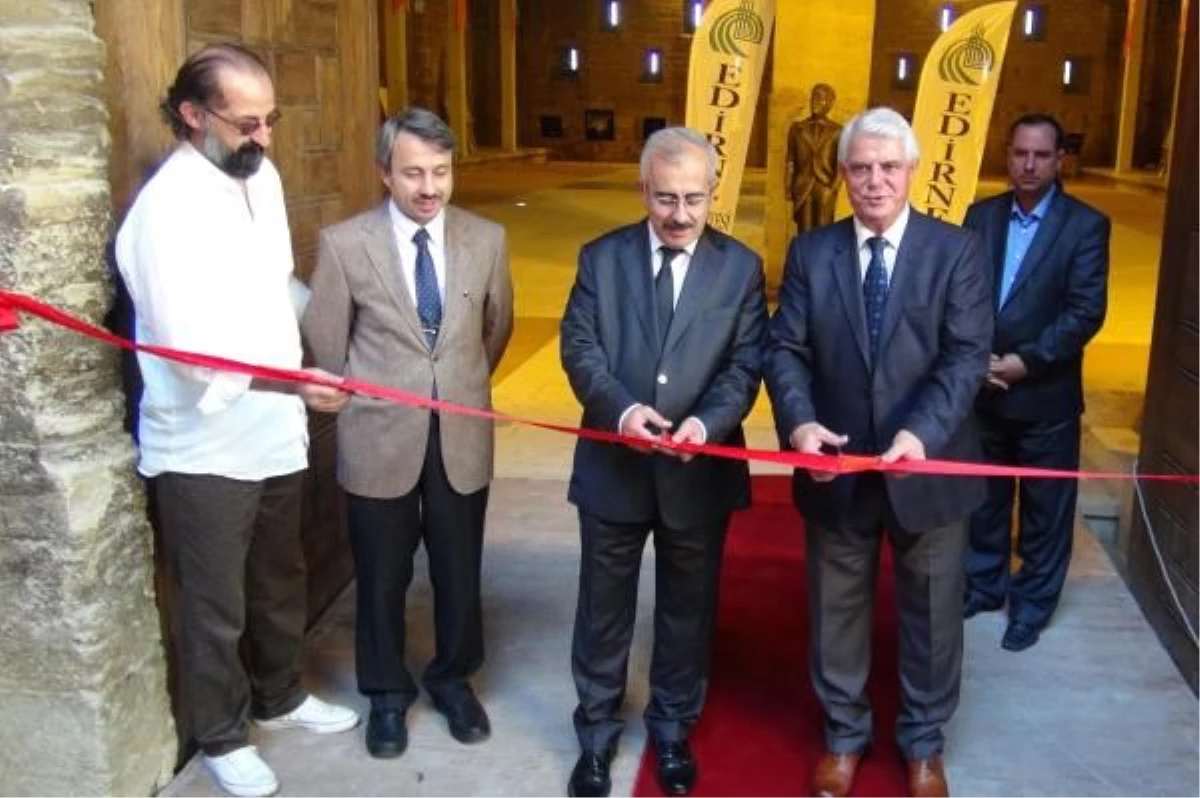 Edirne Belediye Başkanı Sedefçi\'den Besmeleli Sergi Açılışı