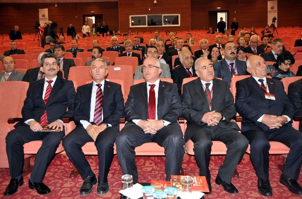 Eskişehir\'de Düzenlenen Uluslararası Sempozyumda Protesto