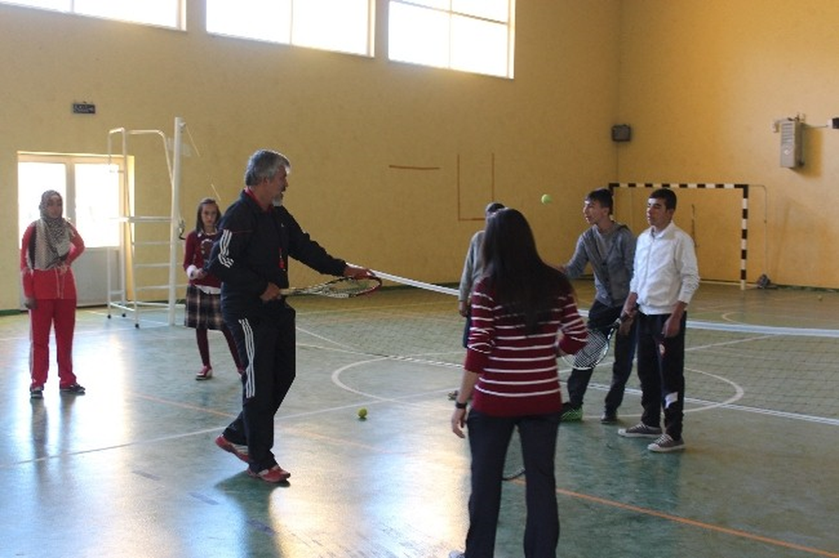 Gevaşlı Gençler Tenisle Tanıştı