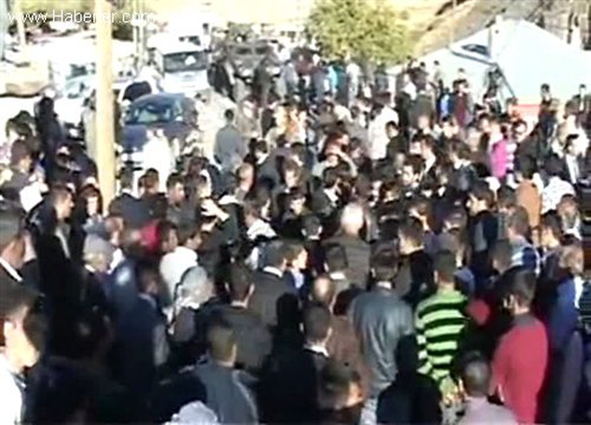 Hakkari Van karayolunda eylem